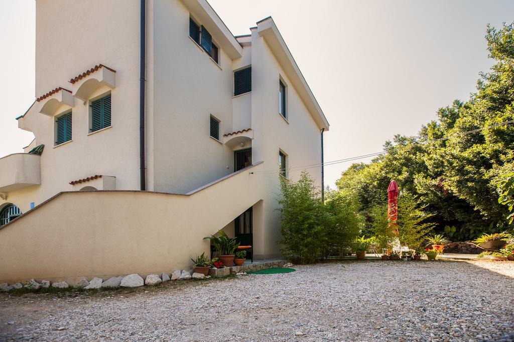 Apartments Delfin Veglia Exterior foto